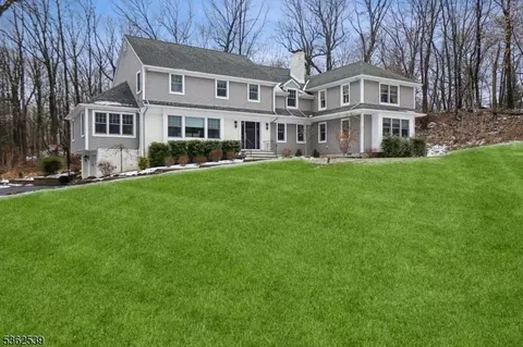 1 Hill Hollow Rd, Watchung, NJ 07069
