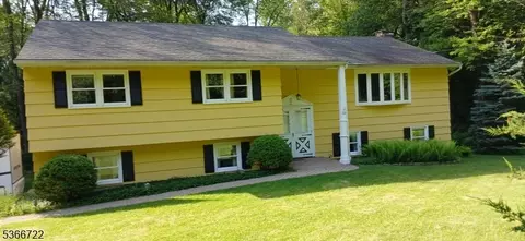 82 Radtke Rd, Randolph, NJ 07869