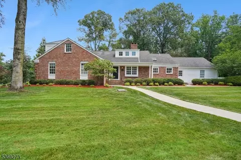 36 Cayuga Way, Millburn Twp, NJ 07078