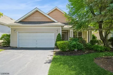 35 Tannery Hill Dr, Hamburg, NJ 07419