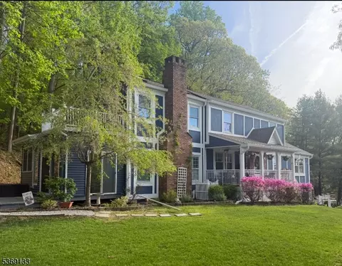 22 Brandywine Rise, Green Brook, NJ 08812