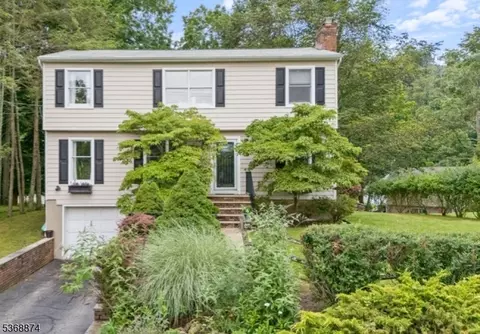 36 Oakwood Trl, Sparta, NJ 07871