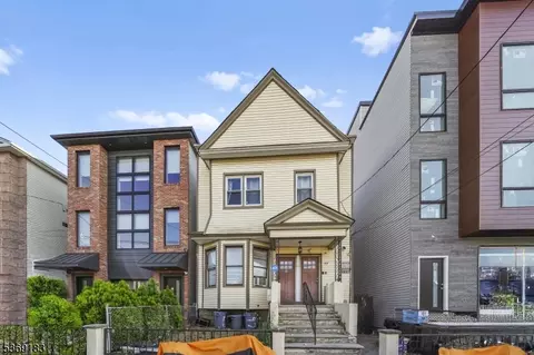 97 Thorne St, Jersey City, NJ 07307
