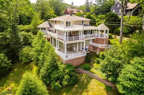 34 Sea View Ter, Highlands, NJ 07732