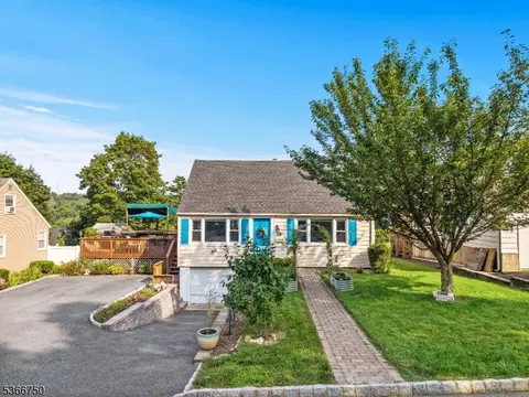18 Westwood Dr N, West Orange, NJ 07052