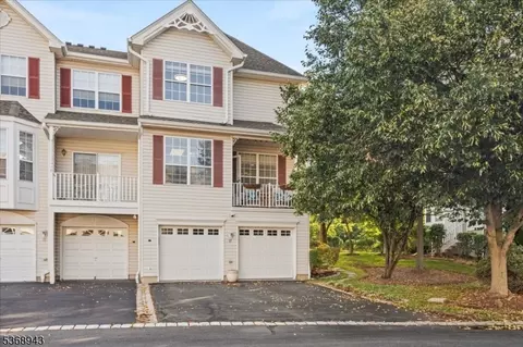 17 Cummington Ln, Flemington, NJ 08822