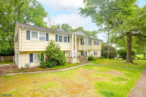 46 5th St, Midland Park, NJ 07432