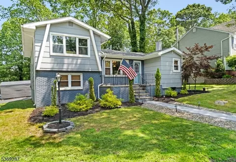 103 Carteret Rd, Hopatcong, NJ 07843