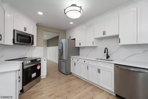 86 Longacre Ct, Hillsborough, NJ 08844
