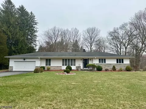 15 Luff Rd, Boonton Twp, NJ 07005