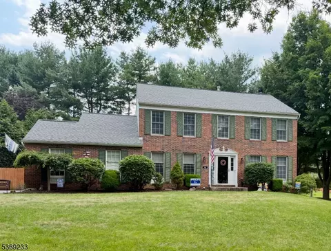 30 Glen Eagles Rd, Washington, NJ 07882