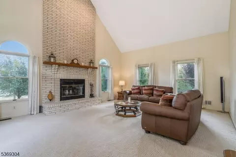4 Wheatfield Rd, Flemington, NJ 08822 photo 4