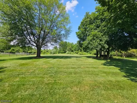 4 Wheatfield Rd, Flemington, NJ 08822 photo 2