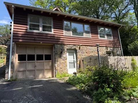 66 Lindys Dr, West Milford, NJ 07480