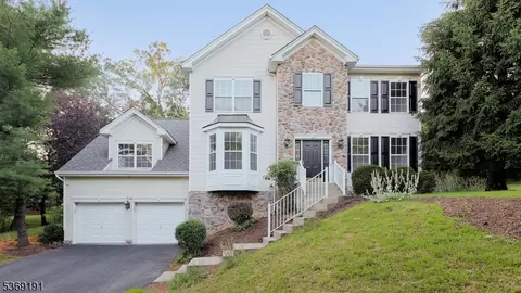 508 Cardinal Ln, Green Brook, NJ 08812
