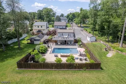 30 Grandview Ave, North Caldwell, NJ 07006