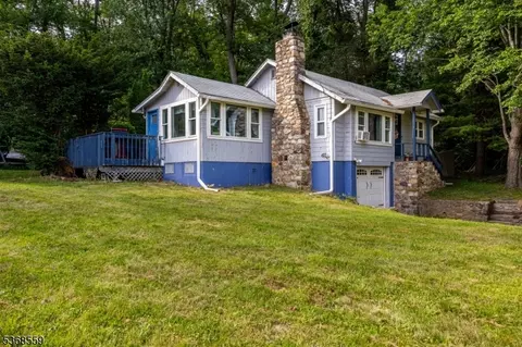 693 Canistear Rd, Highland Lakes, NJ 07422