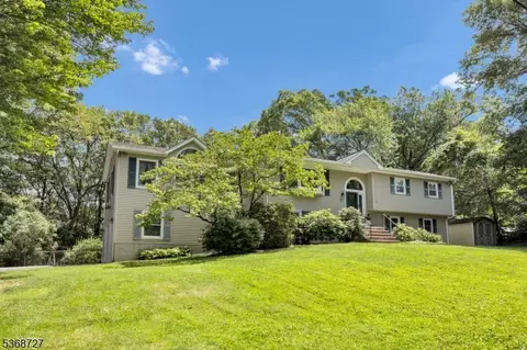33 Reality Dr, Kinnelon, NJ 07405