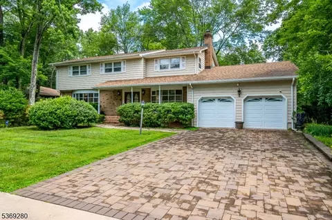 6 Point Of Woods Dr, North Brunswick Twp, NJ 08902