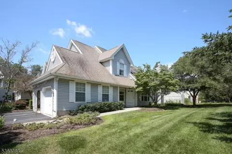 145 Crestview Ln, Mount Arlington, NJ 07856