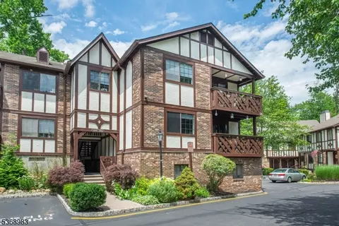 3514 Whittier Ct, Mahwah, NJ 07430