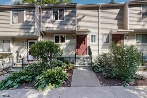 19 Fox Tail Ln, Hamburg, NJ 07419