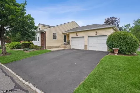 90 Brandywyne Dr, Florham Park, NJ 07932