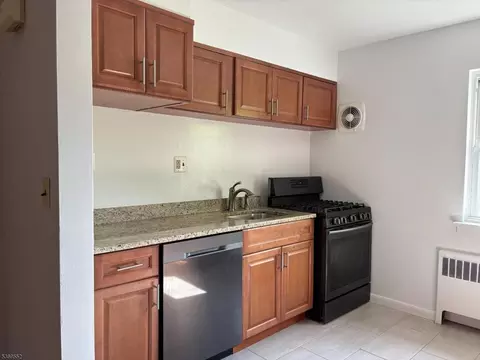 430 Beverly Rd #E, Teaneck, NJ 07666 photo 3
