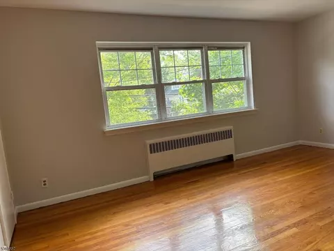 430 Beverly Rd #E, Teaneck, NJ 07666 photo 2