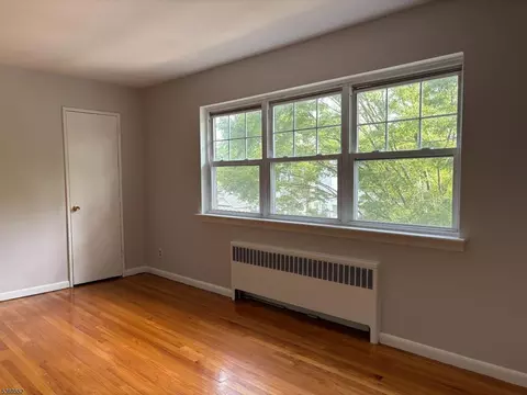 430 Beverly Rd #E, Teaneck, NJ 07666