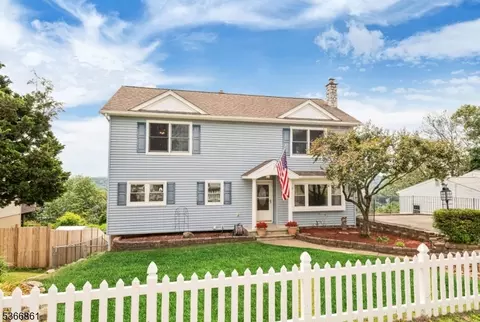 33 Musconetcong Ave, Hopatcong, NJ 07843