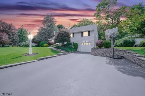 97 Green Knolls Dr, Wayne, NJ 07470