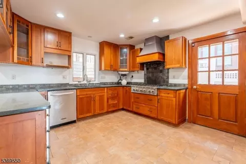 238 Undercliff Ave, Edgewater, NJ 07020 photo 11