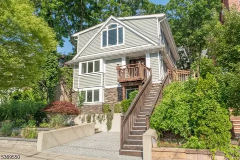 238 Undercliff Ave, Edgewater, NJ 07020 photo 2