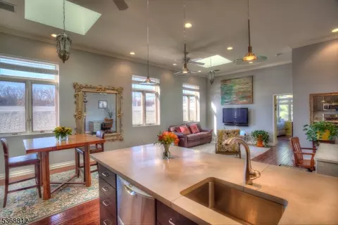 211 Main St #12, Gladstone, NJ 07934