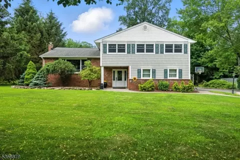 5 Van Dorn Pl, Denville, NJ 07834