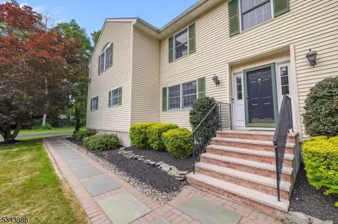 88 W Springtown Rd, Long Valley, NJ 07853