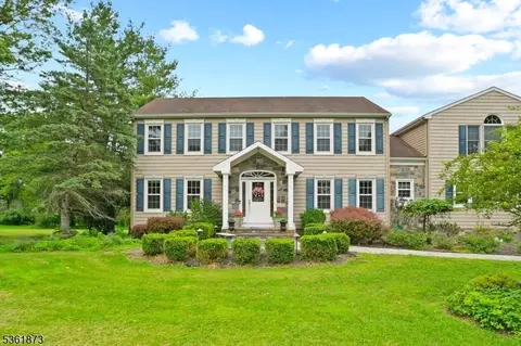 17 Apple Tree Rd, Flemington, NJ 08822