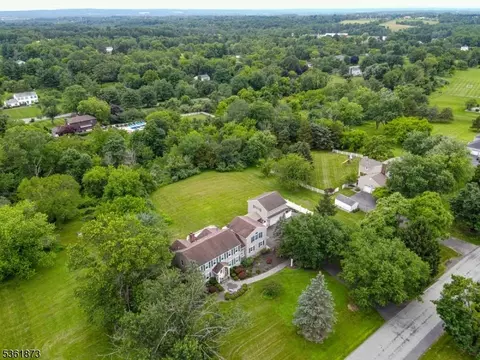 17 Apple Tree Rd, Flemington, NJ 08822 photo 2