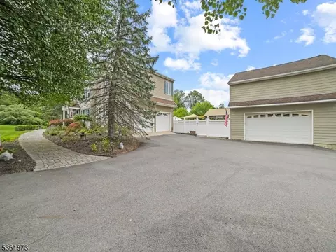 17 Apple Tree Rd, Flemington, NJ 08822 photo 4