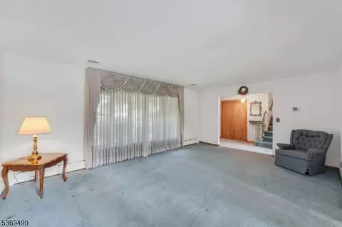581 Mazur, Paramus, NJ 07652 photo 5