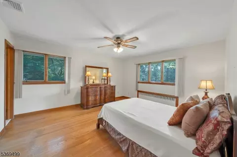 581 Mazur, Paramus, NJ 07652 photo 23