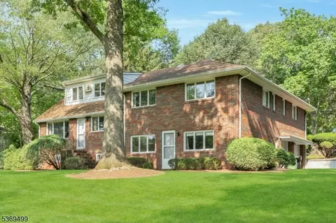 581 Mazur, Paramus, NJ 07652 photo 38