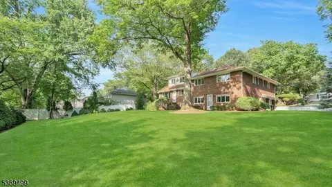 581 Mazur, Paramus, NJ 07652 photo 41