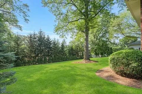 581 Mazur, Paramus, NJ 07652 photo 42