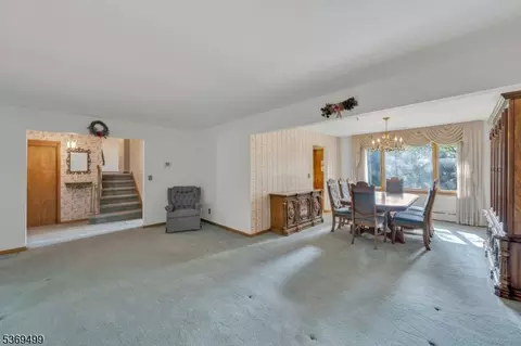 581 Mazur, Paramus, NJ 07652 photo 8