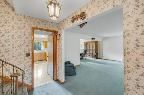 581 Mazur, Paramus, NJ 07652 photo 9