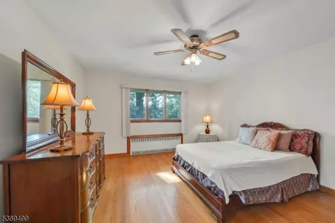581 Mazur, Paramus, NJ 07652 photo 21