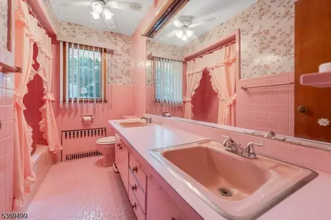 581 Mazur, Paramus, NJ 07652 photo 31