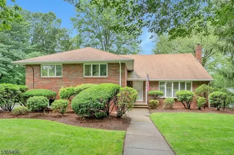 581 Mazur, Paramus, NJ 07652
